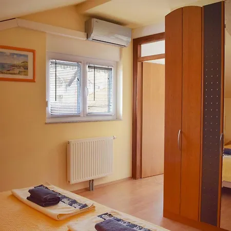 Prekrasan Sa Kaminom זאדאר
