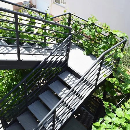 Prekrasan Sa Kaminom Appartement