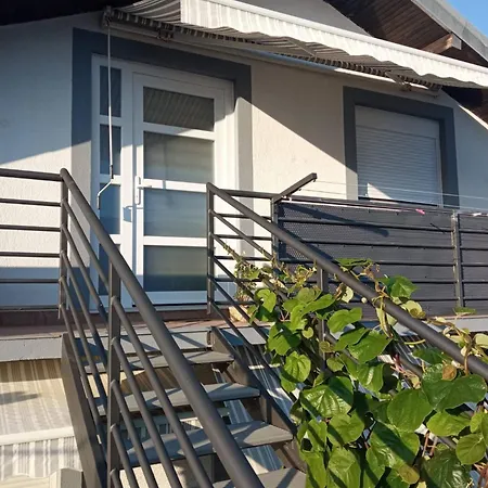 Prekrasan Sa Kaminom *