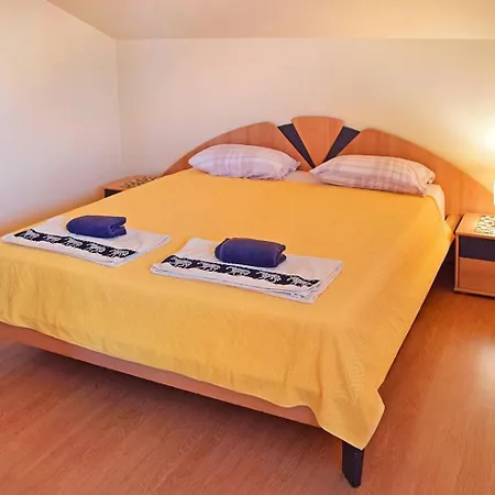 Prekrasan Sa Kaminom Appartement