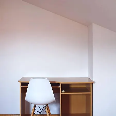 Prekrasan Sa Kaminom